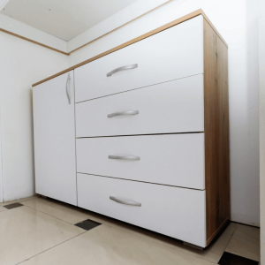 Komoda LION 4F1K 120cm Bijelo/Sonoma – Moderna Komoda za Dnevni Boravak